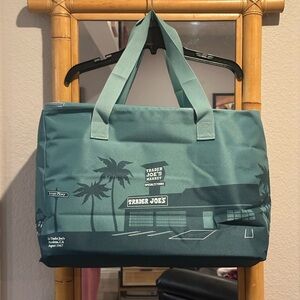 NWT limited edition large Reusable Insulated Bag by Trader Joe's / SoCal - NEW